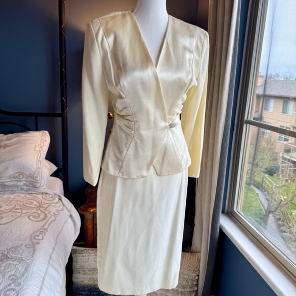 80s Vintage Cream Satin Skirt Suit - Picture 2 of 16